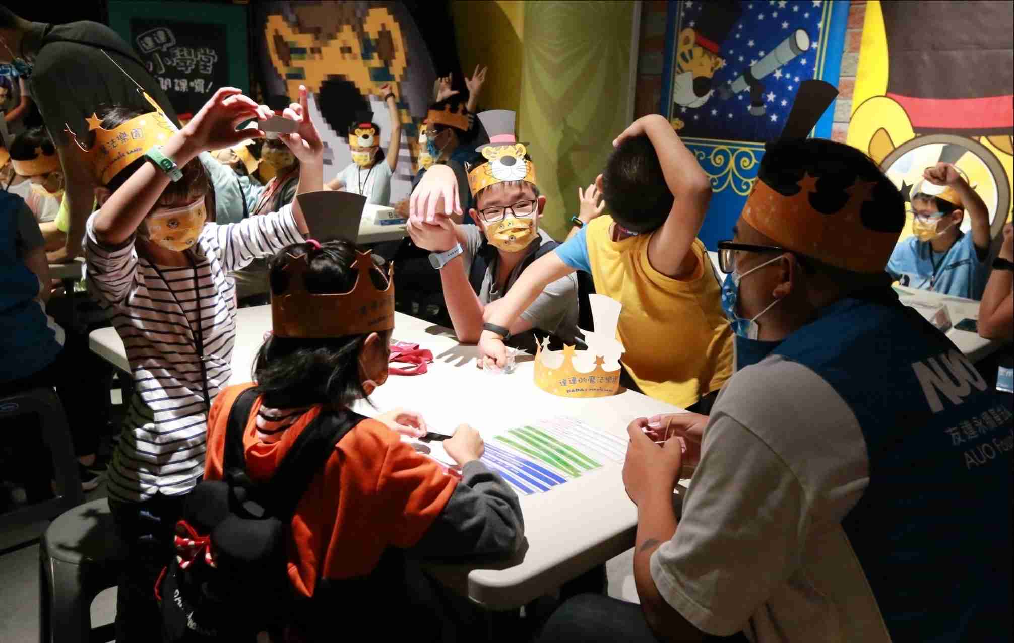 欧陆注册以永续理念推动全人教育计划，，，内外结盟储备科普教育人才，，，荣获亚太永续行动奖社会共融面的金奖肯定