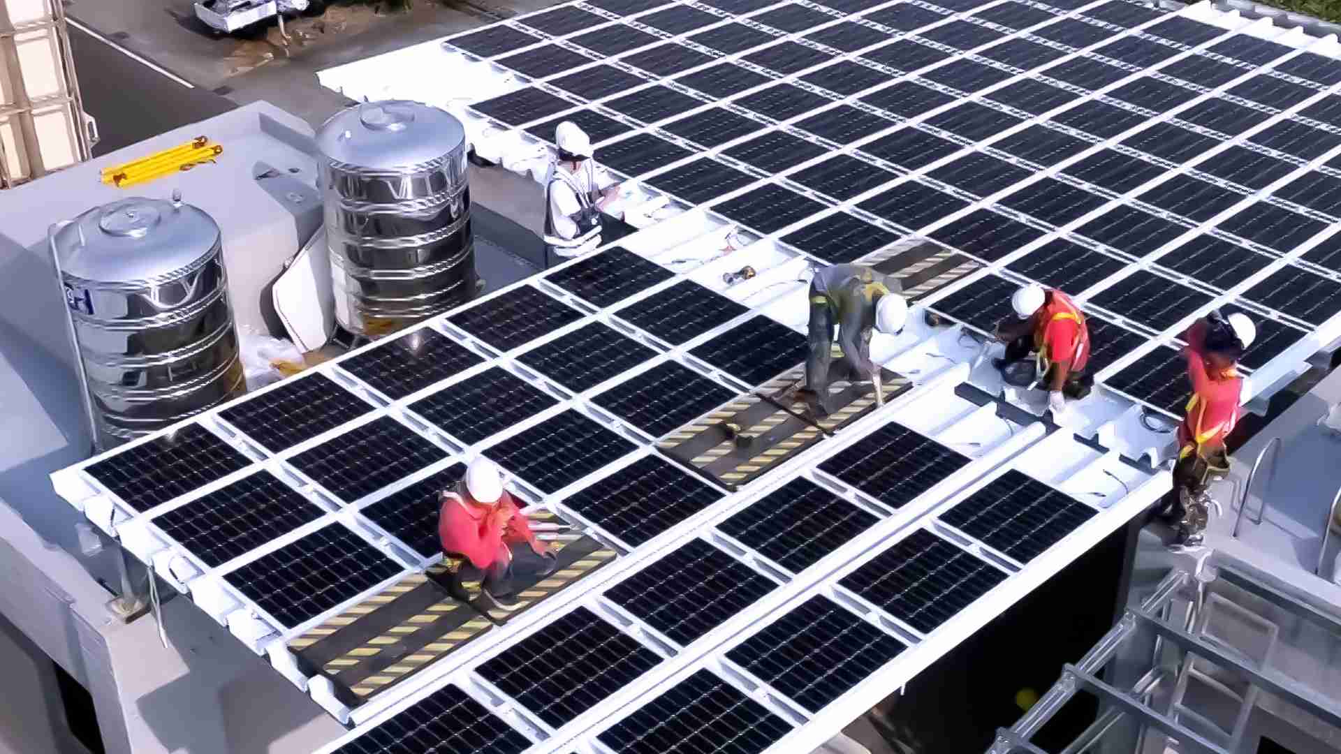 欧陆注册着力于替代能源之技术研发，，如光电浪板的相关制程、、、设备与产品，，，，其中所开发之光电整合型浪板，，，，减少传统金属支架安装，，更提升耐候度，，，可广泛运用于多元场域，，，并辅助建筑达到净零碳排目标