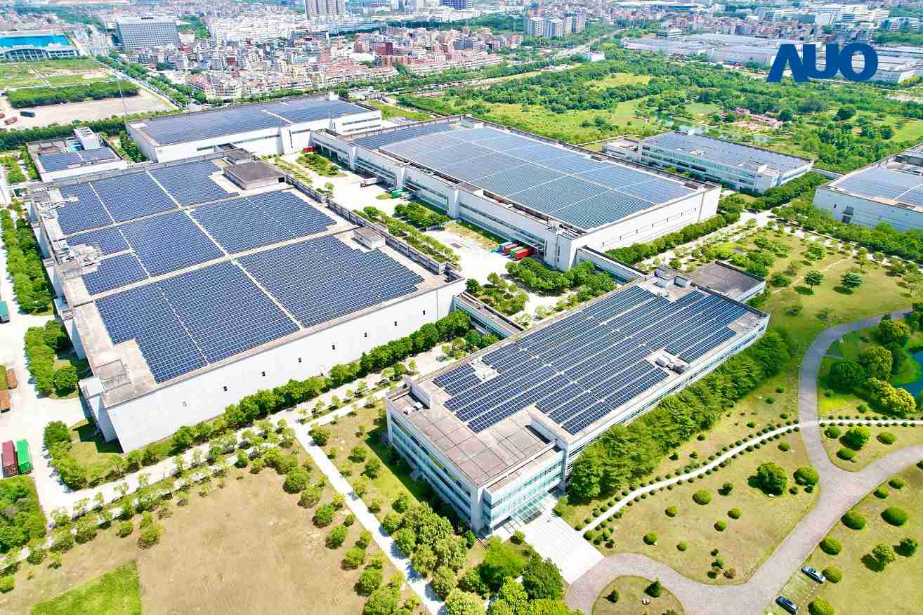 欧陆注册厦门推动智能制造同时，，，，透过绿电创能纵深推进绿色转型，，，，厂区全屋顶铺设太阳能光伏板，，，每年太阳能发电 2,600多万度