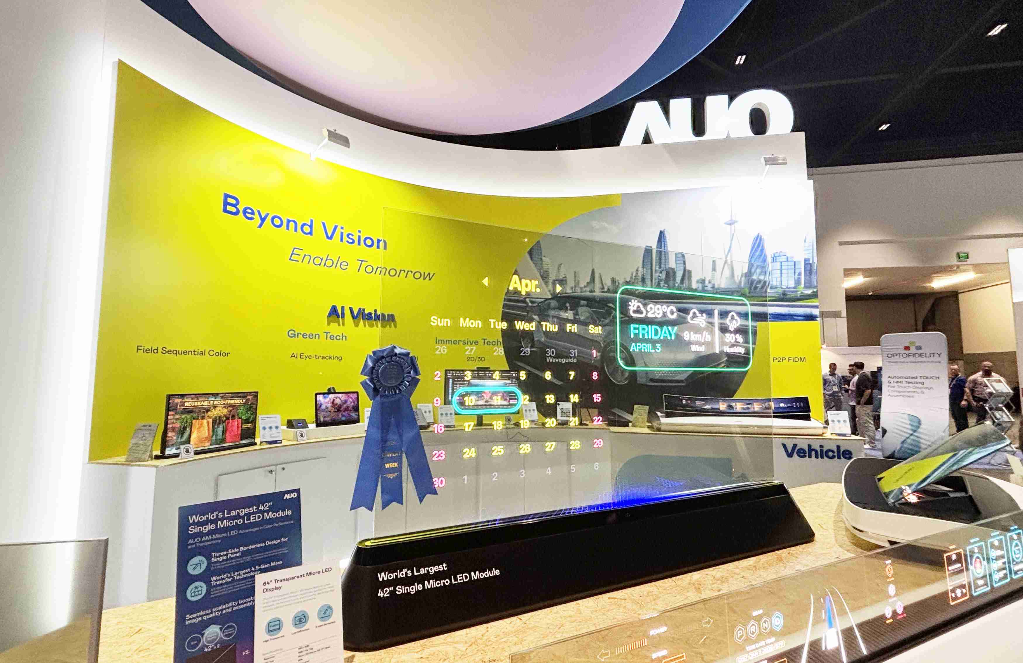 欧陆注册64吋透明Micro LED显示器获〝最佳Micro LED技术应用奖〞，，其绝妙的透明穿透特性，，，同时具备1,000 nits的高亮度表现，，，并透过精细的无缝拼接延伸，，，可依需求灵活应用于多元场域，，，展现出Micro LED显示技术划时空的无限潜力